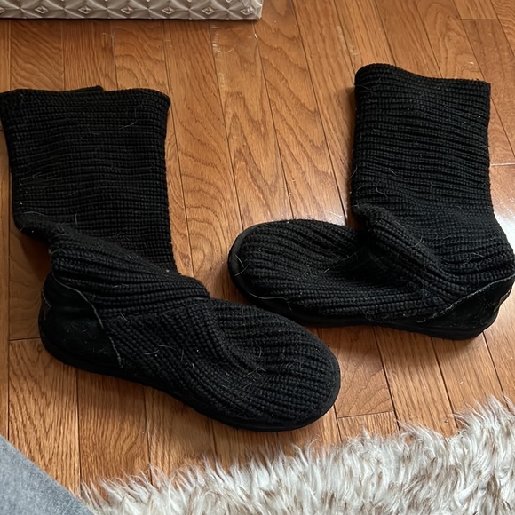 Black UGG yarn material boots! - Picture 2 of 6